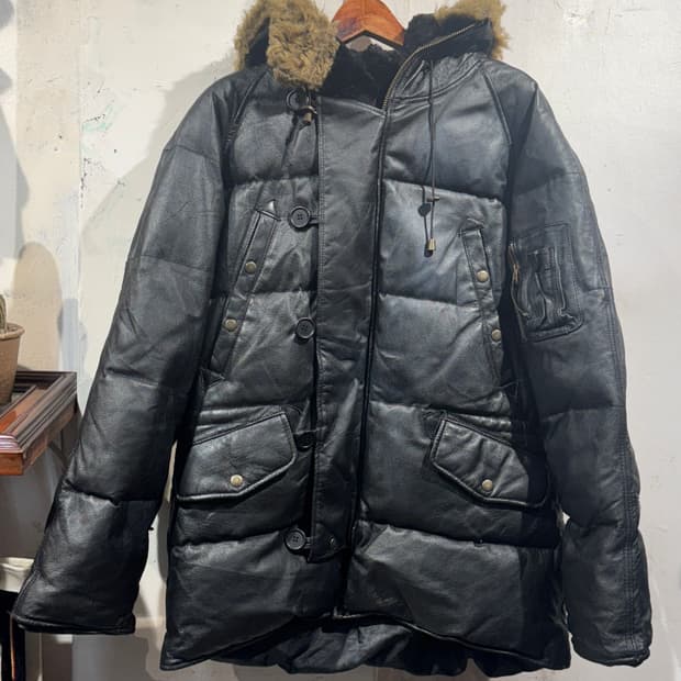 FREEDOM black puffer jacket