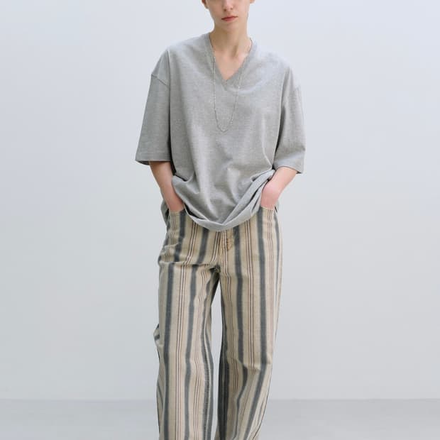 문달 Eliot v-neck half t-shirt