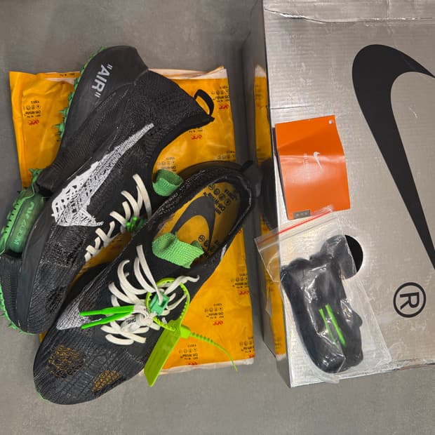 나이키 x 오프화이트 에어 줌 템포 넥스트% 블랙