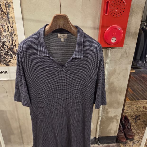 아르마니 꼴레지오니 오픈칼라넥 티셔츠