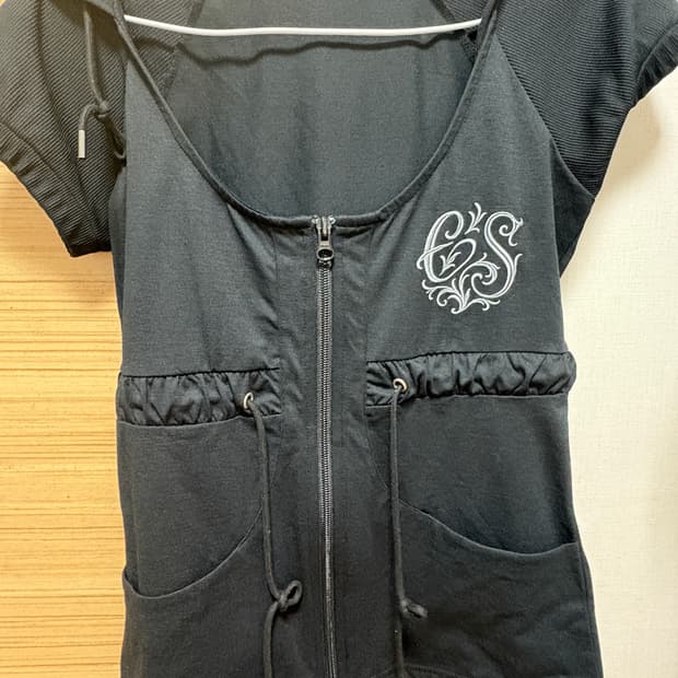 eessay BEL ZIP-UP HOODIE 벨 집업 후디 블랙