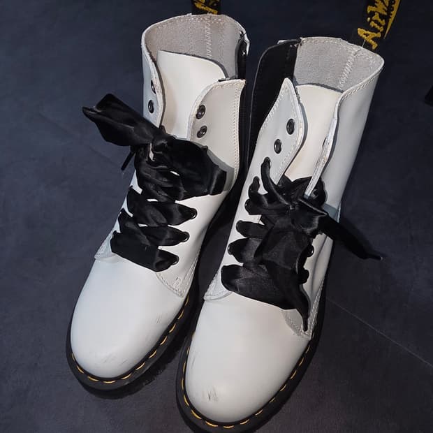 Dr. Martens 리본 레이스업 제이든