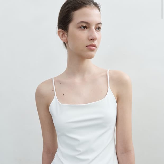 새상품 Mukha base strap top