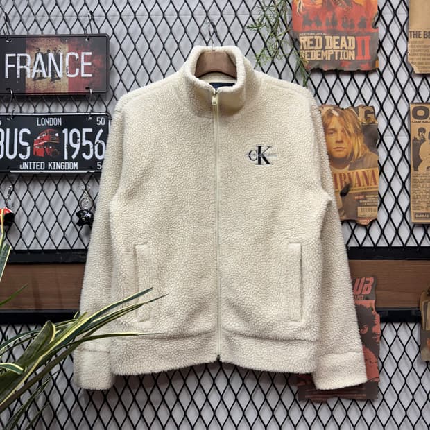캘빈클라인 진스 뽀글이 플리스 자켓 전면 CK 로고 포인트 아이보리