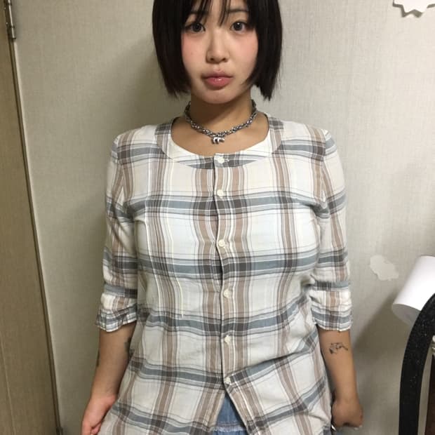 체크 칠부 블라우스