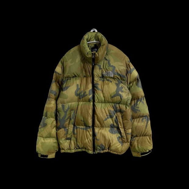 노스페이스 700 센터로고 카모 눕시 패딩