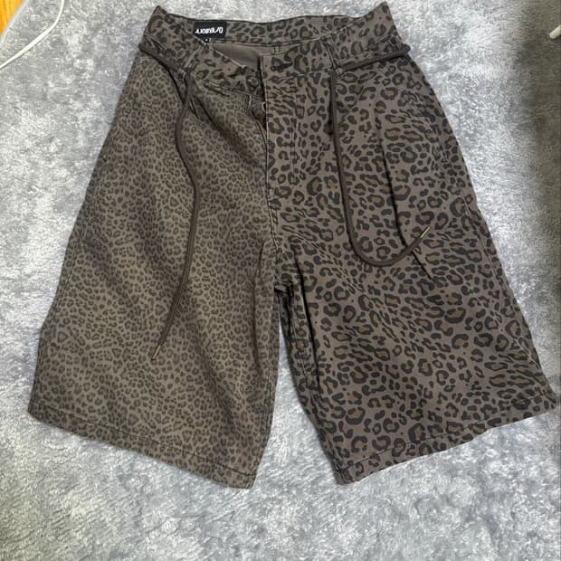 아조바이아조 Twofold Leopard Shorts