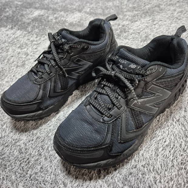 뉴발란스 410v5 트리플블랙 265