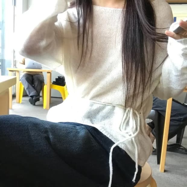 모에버 보트넥 끈 니트