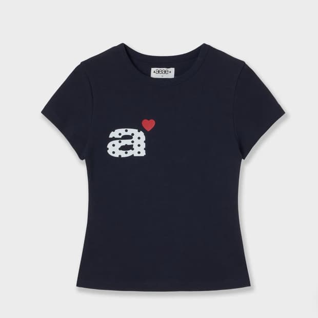 Aeae DOT SMALL LETTER TEE [NAVY]