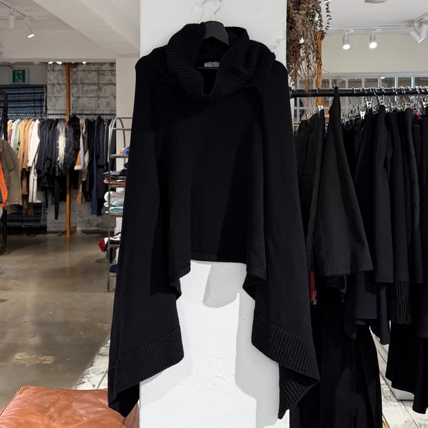 빈티지 마를리 블랙 하이넥 니트 케이프