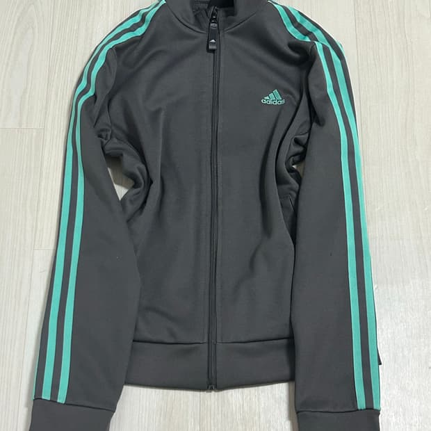 아디다스 민트 그레이 딱붙핏 져지