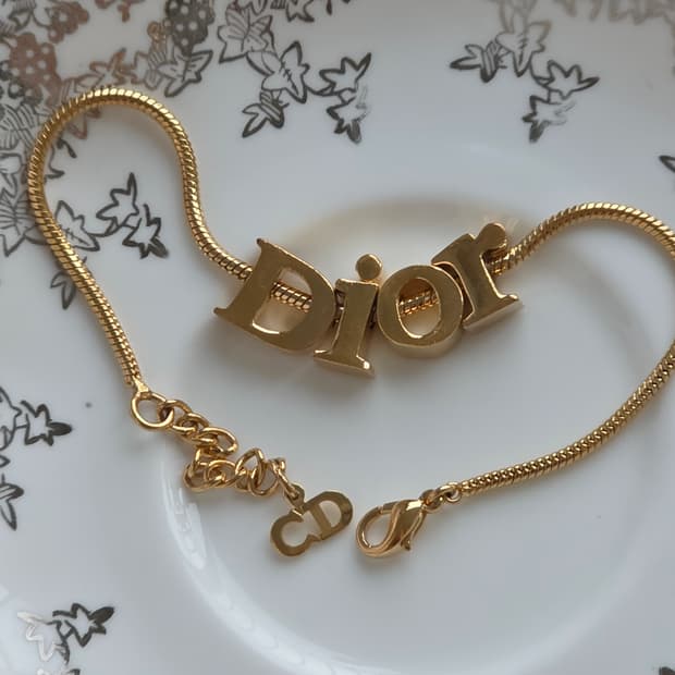 디올 금장 dior 로고 레터링 팔찌
