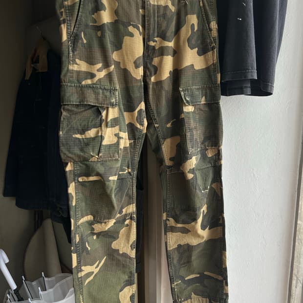 칼하트 WIP 카모카고팬츠 