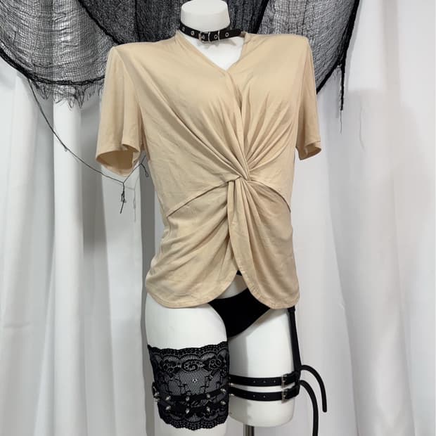 detail blouse