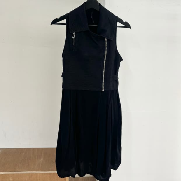 사일런트 바이 다미르 도마 블랙 슬리브리스 원피스