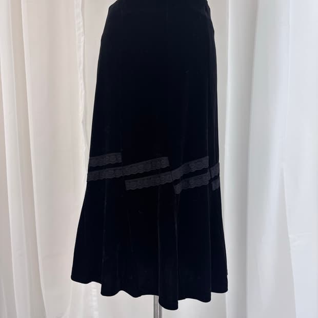 벨벳 레이스 사선 트리밍 스커트