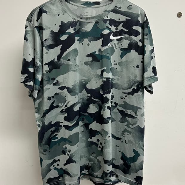 나이키 반팔 티셔츠 카모 패턴 XXL