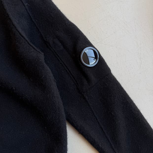 cp컴퍼니 렌즈 니트 스웨터