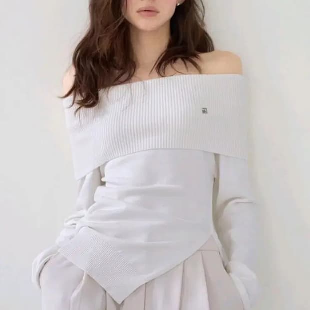 ODS 무쉬 오프숄더 니트 아이보리
