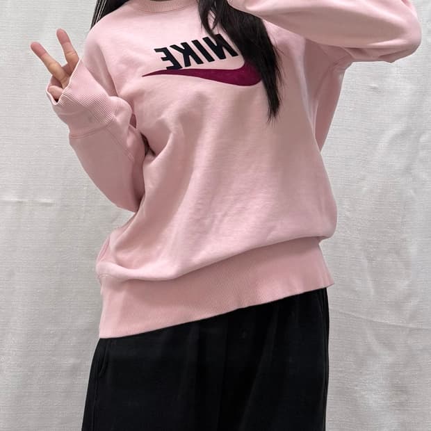 나이키 베이비핑크 맨투맨