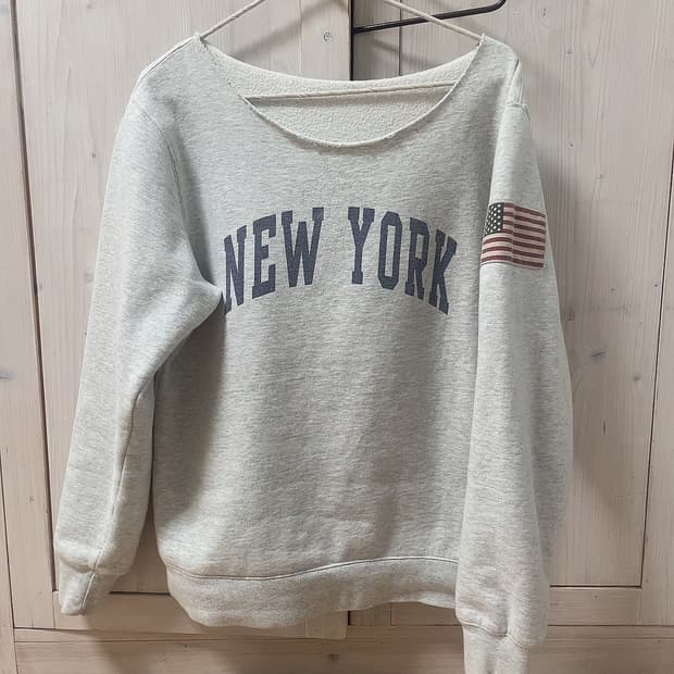 브랜디멜빌 뉴욕 오프숄더 그레이 스웻셔츠 맨투맨
