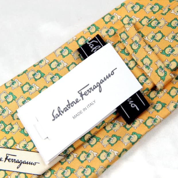 페라가모 9.4cm 미사용 S등급 남자 명품 넥타이