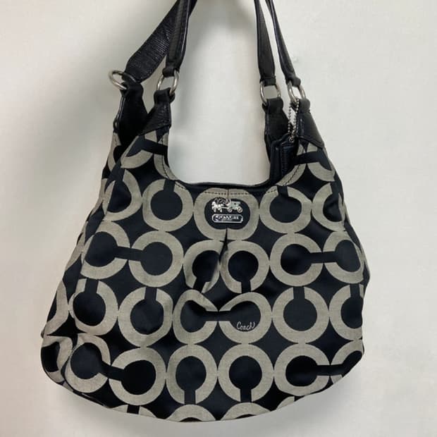 Coach a vintage shoulder bag