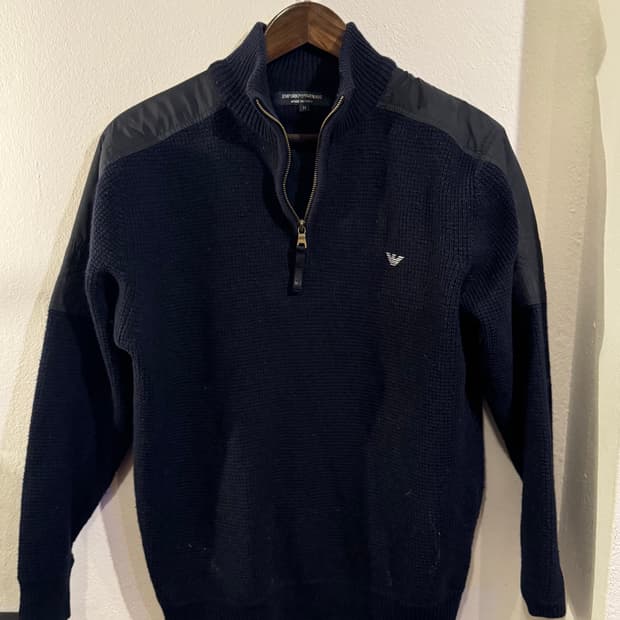 엠포리오 아르마니 니트 반집업