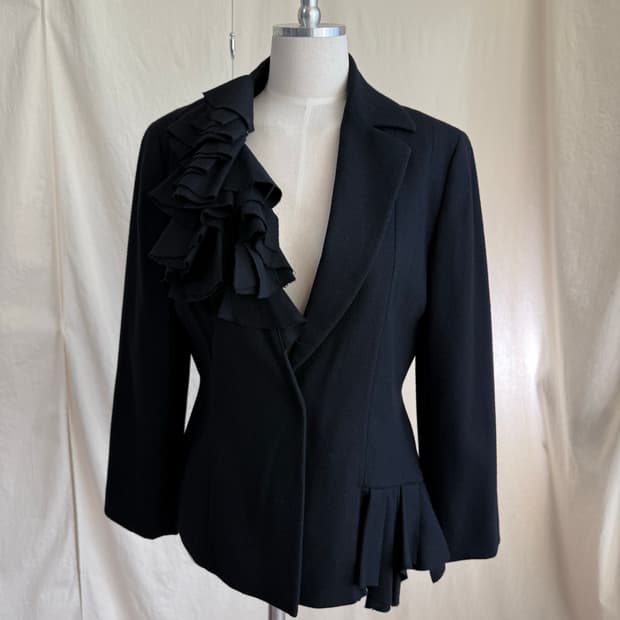 Ritsuko Shirahama 비대칭 러플 울 블레이저