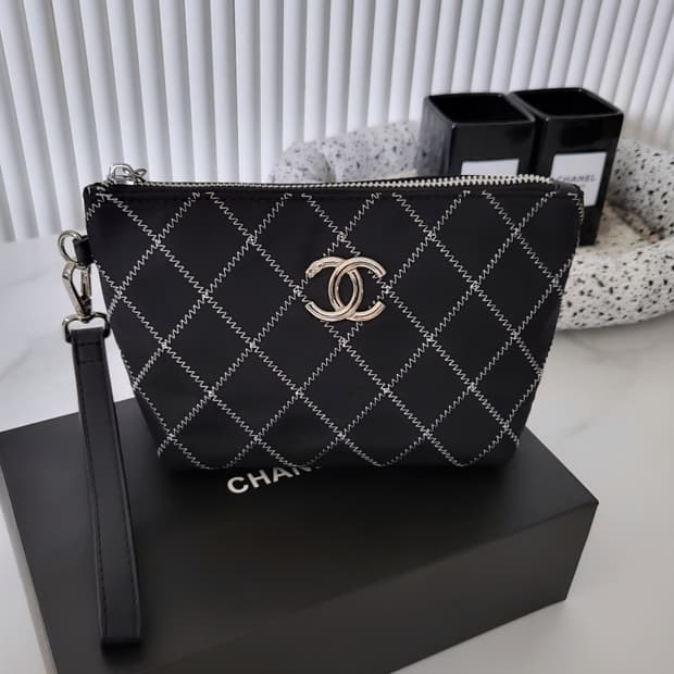 정품 샤넬 뷰티 파우치 클러치