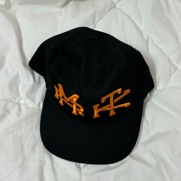 어반아웃피터스 MRKT Market 모자