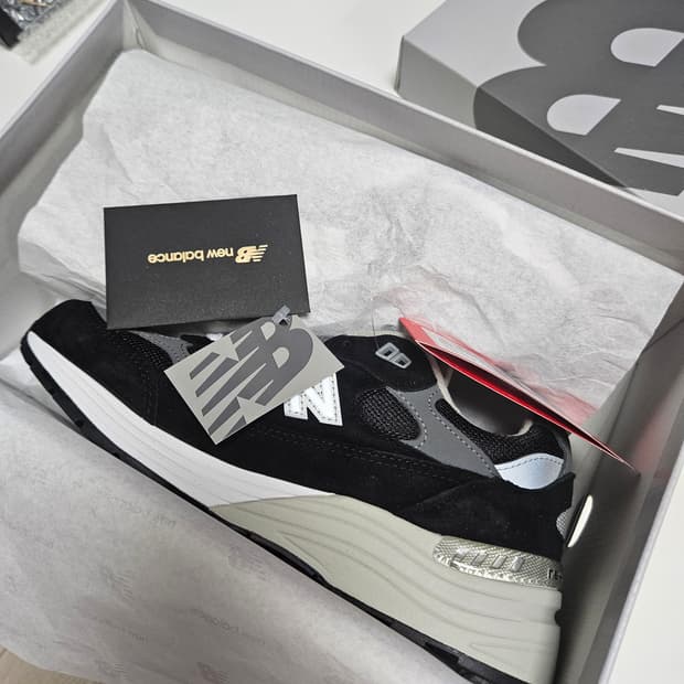 직거래시(30.9천)뉴발란스 992 코어 블랙/그레이 새상품 250mm