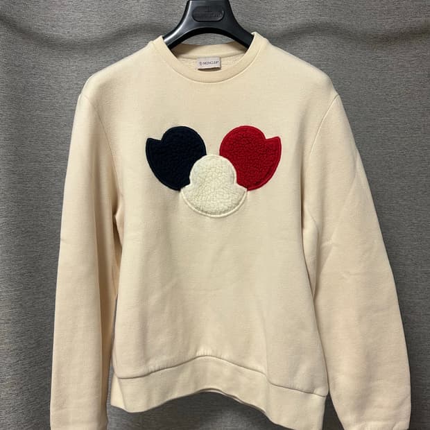 몽클레어 트리플로고 맨투맨 베이지 (M)