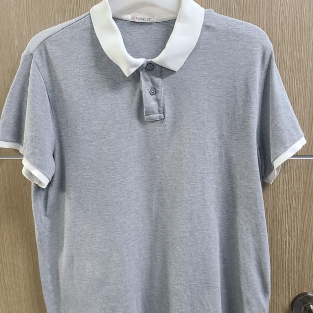 몽클레어 그레이 카라 반팔 티셔츠