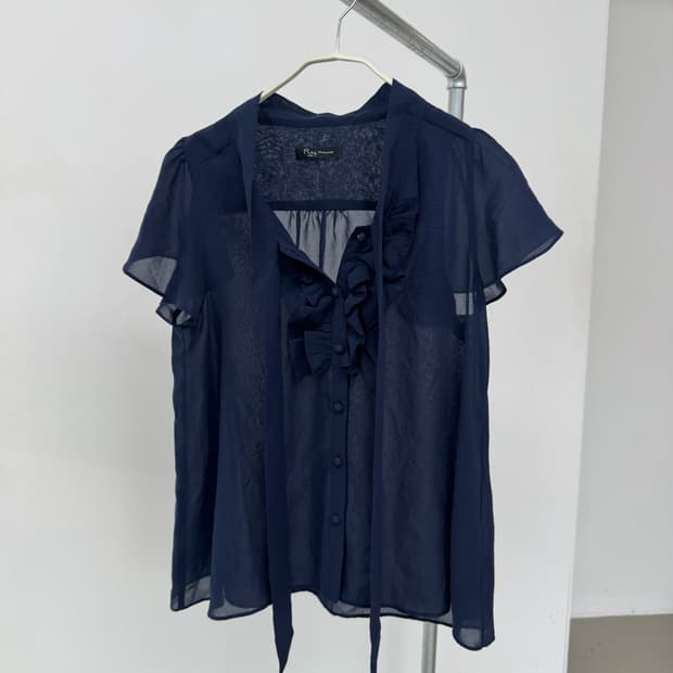 네이비 러플 타이 블라우스 Navy Ruffle Tie Blouse