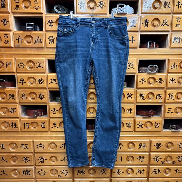 (34) 트루릴리전 스트레이트 핏 중청 데님 팬츠