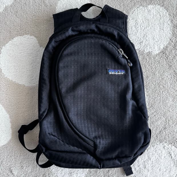 파타고니아 라이트와이어 백팩 블랙