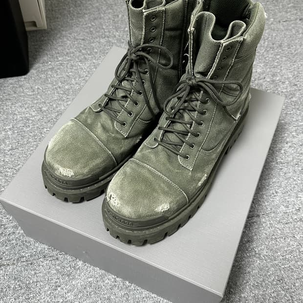 발렌시아가 컴뱃 스트라이크 부츠 44사이즈