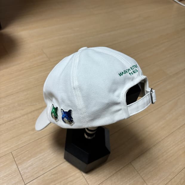 메종키츠네 볼캡 원가 20만원