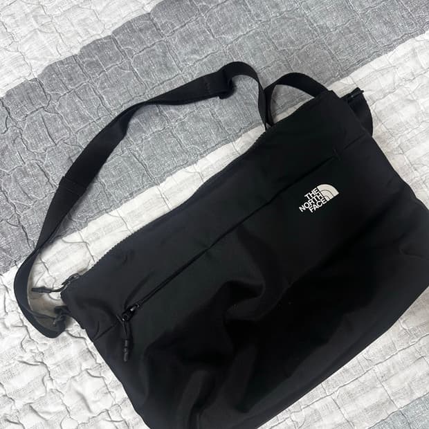 노스페이스 블랙 크로스백