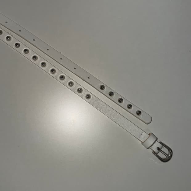화이트 스터드 벨트