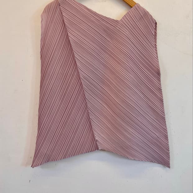 ISSEY MIYAKE 이세이미야케 사선 플리츠탑 플리츠민소매나시탑