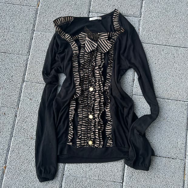 *rare* 2000s 긱시크 엑시즈팜 프릴 디테일 롱슬리브