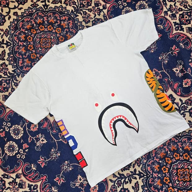 베이프(BAPE) 샤크 타이거 반팔티셔츠 L size