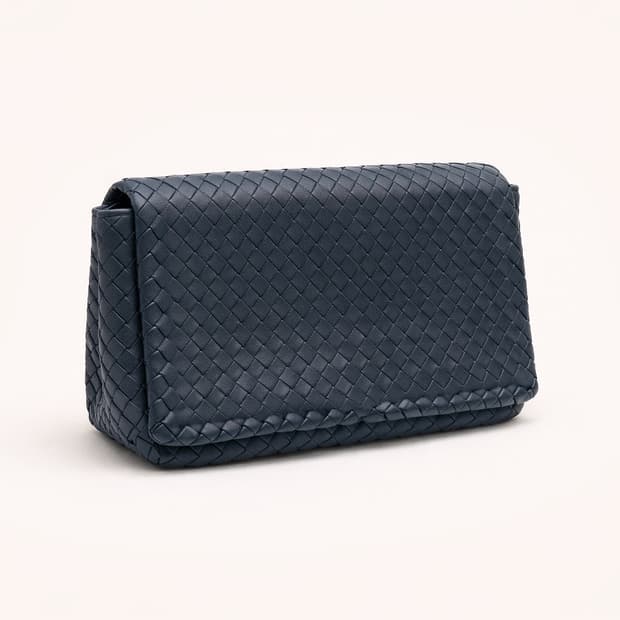 [A급] 보테가베네타 인트레치아토 플랩 크로스백 판매합니다!!!