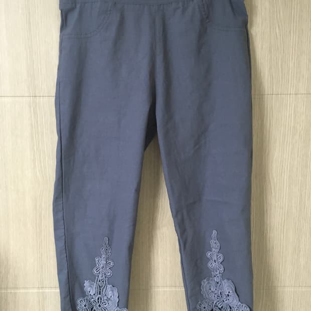 Lace Capri pants
