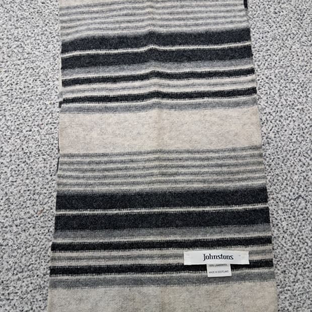 존스톤스 머플러