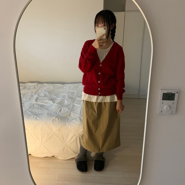 딥레드 버튼 가디건