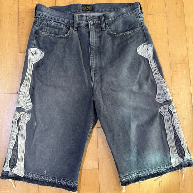 32size 캐피탈 14온즈 데님 5P 본 자수 숏 팬츠 블랙 판매